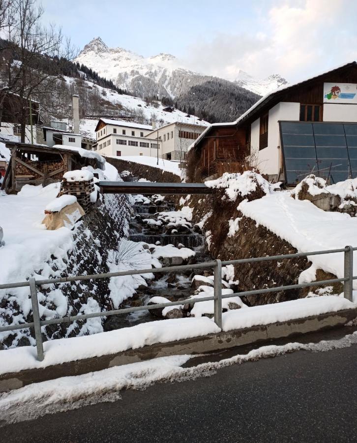 Casa Steilalva - grosszügiges Chalet für erholsamen Familienurlaub Surrein Exterior foto