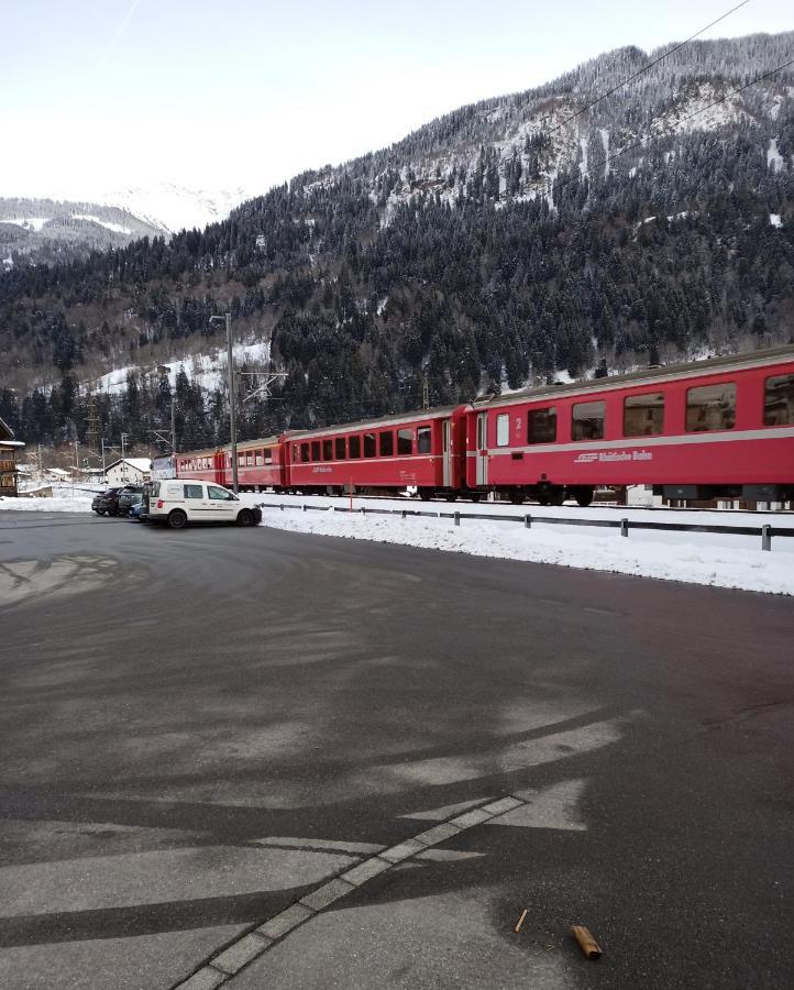 Casa Steilalva - grosszügiges Chalet für erholsamen Familienurlaub Surrein Exterior foto